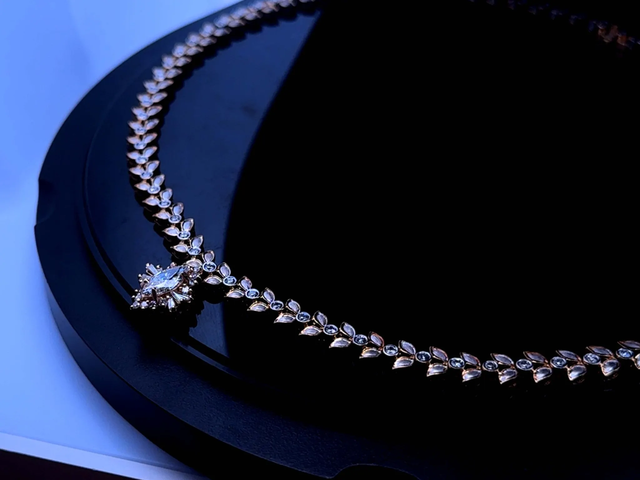 4.00 Carat Diamond Maile Leaf Collar Necklace Marquise Diamond Pendant 18K Gold