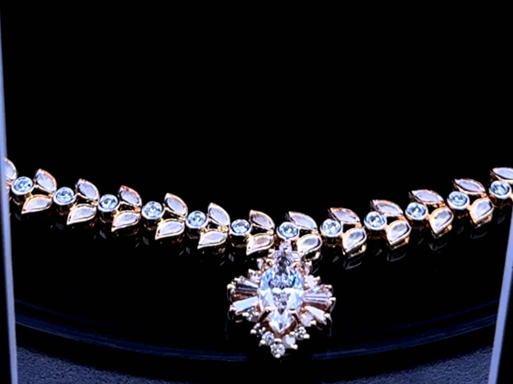 4.00 Carat Diamond Maile Leaf Collar Necklace Marquise Diamond Pendant 18K Gold