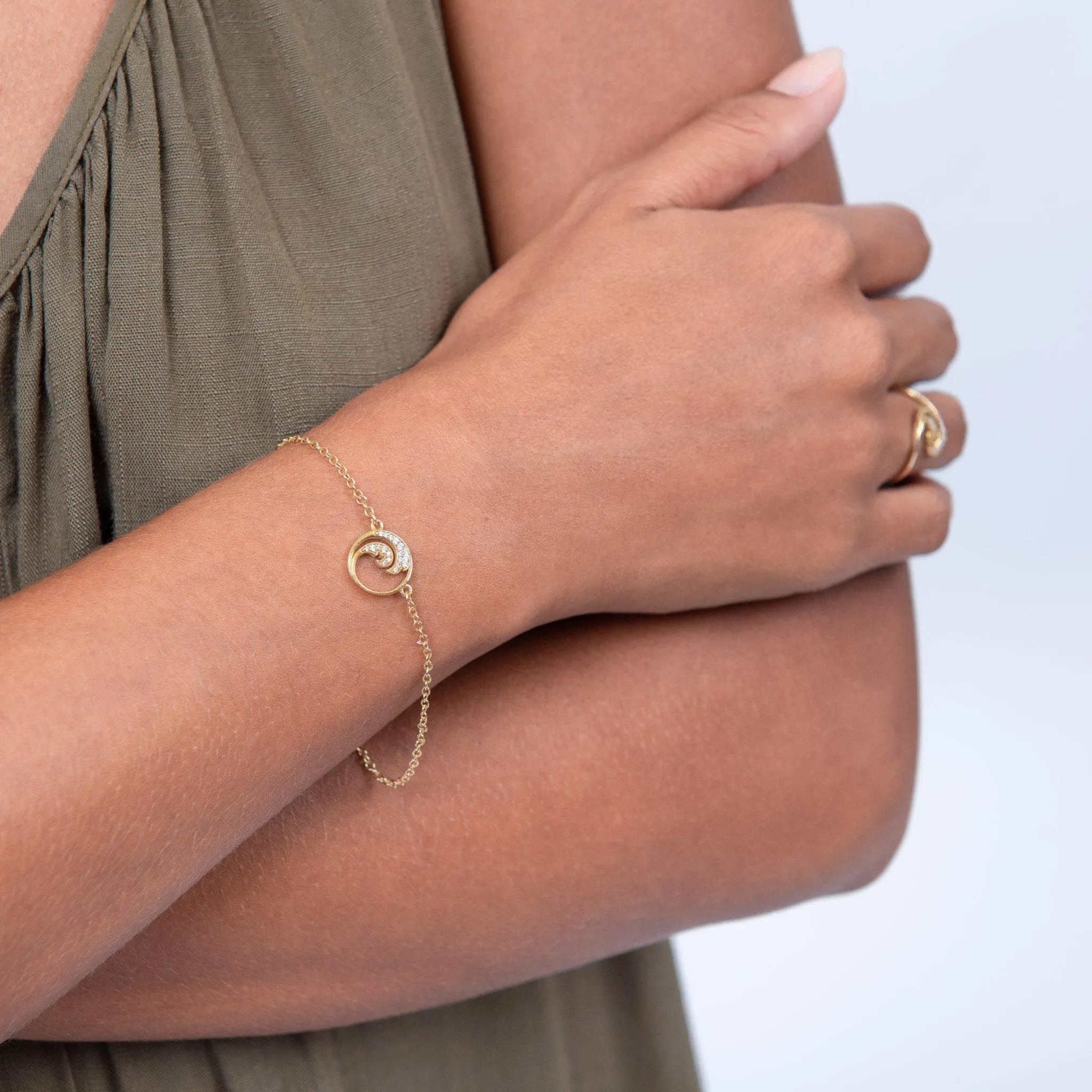 Adjustable 7-7.5" Nalu Bracelet in Gold with Diamonds