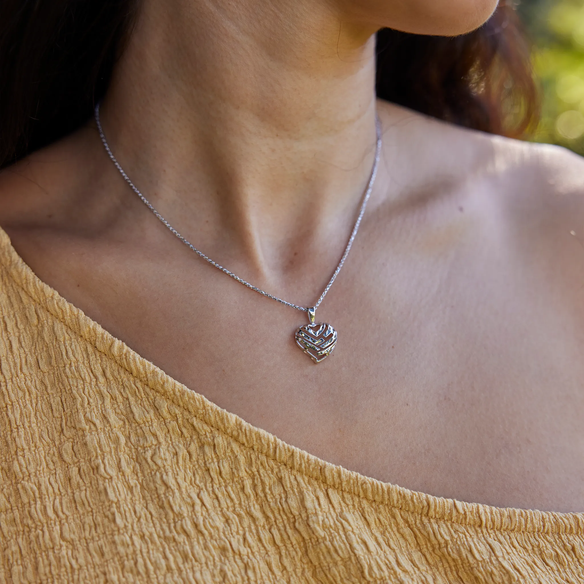 Aloha Heart Pendant in White Gold - 15mm