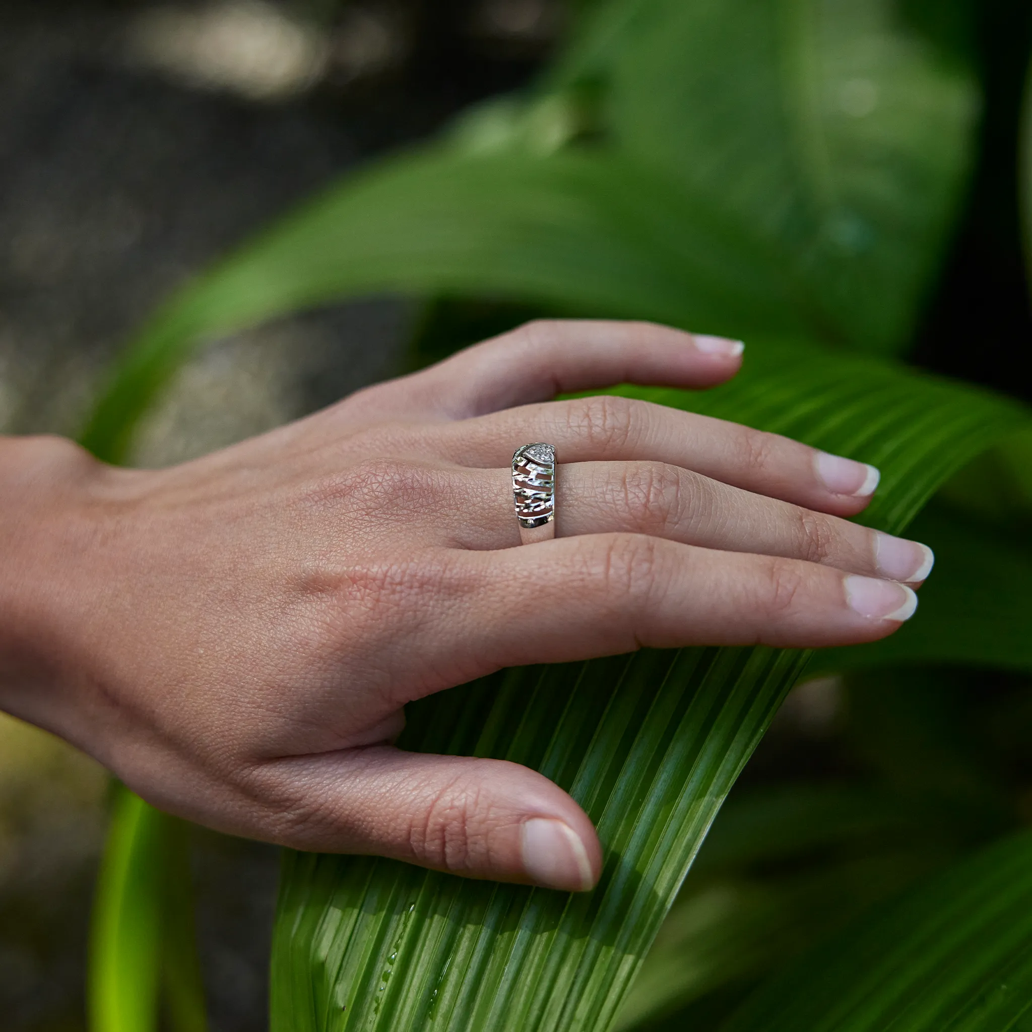 Aloha Heart Ring in White Gold with Diamonds - 8mm