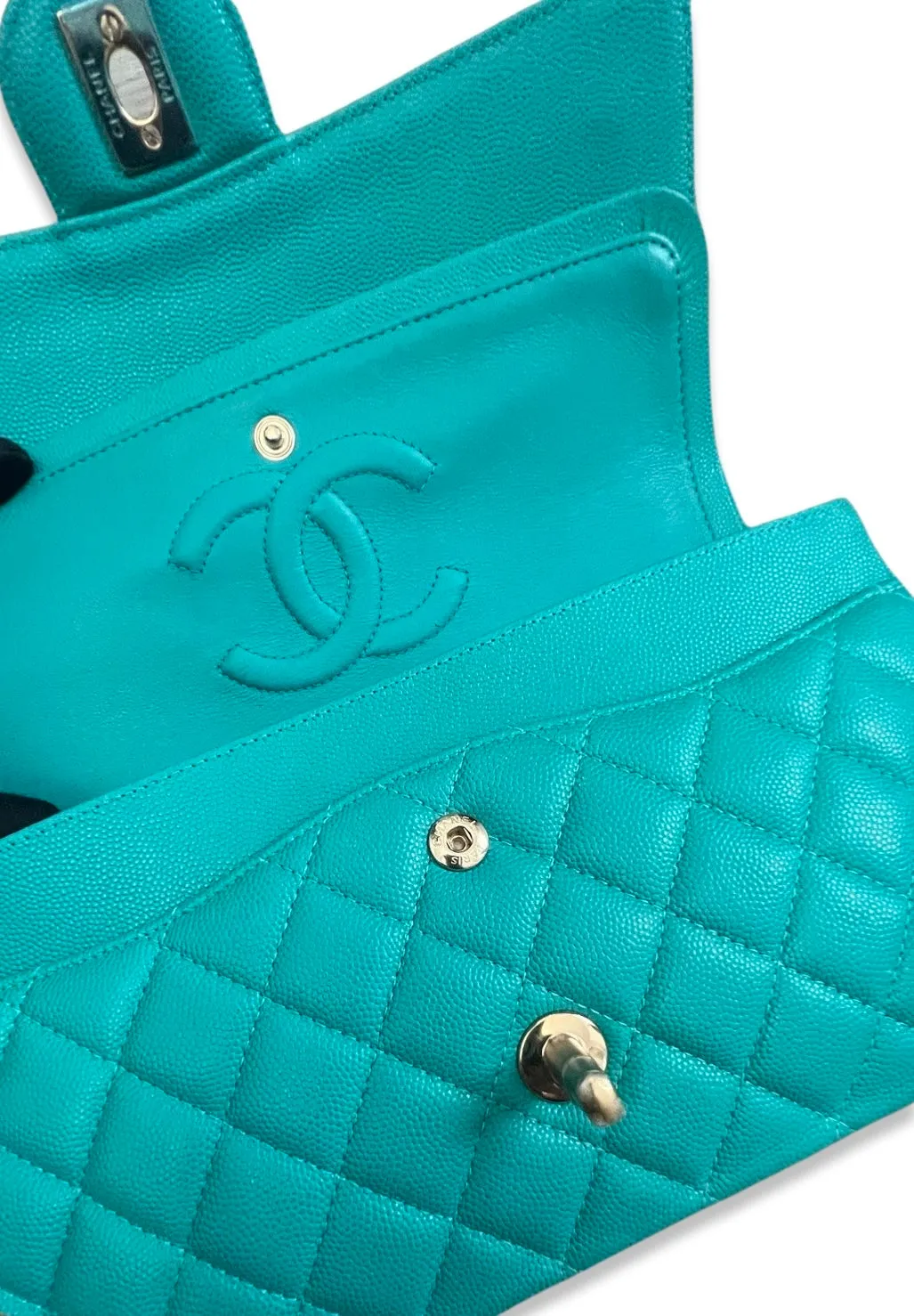 Chanel Timeless Classic Medium M/L 17C Turquoise Caviar/Grained Calfskin Gold-tone Hardware