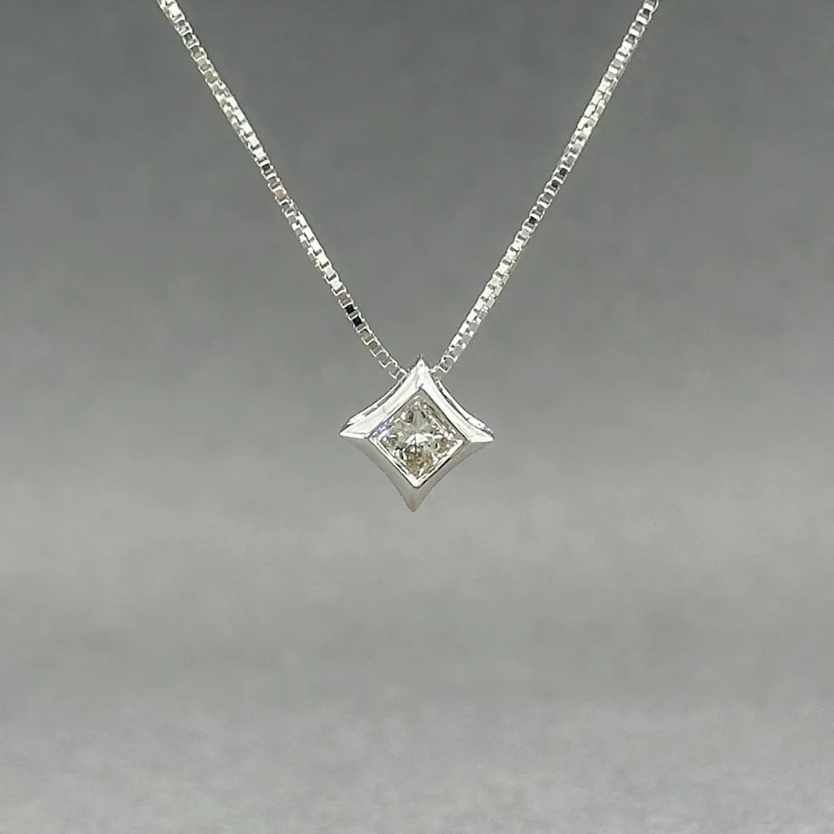 Estate 14K W Gold 0.17ct G-H/SI2 Diamond Pendant