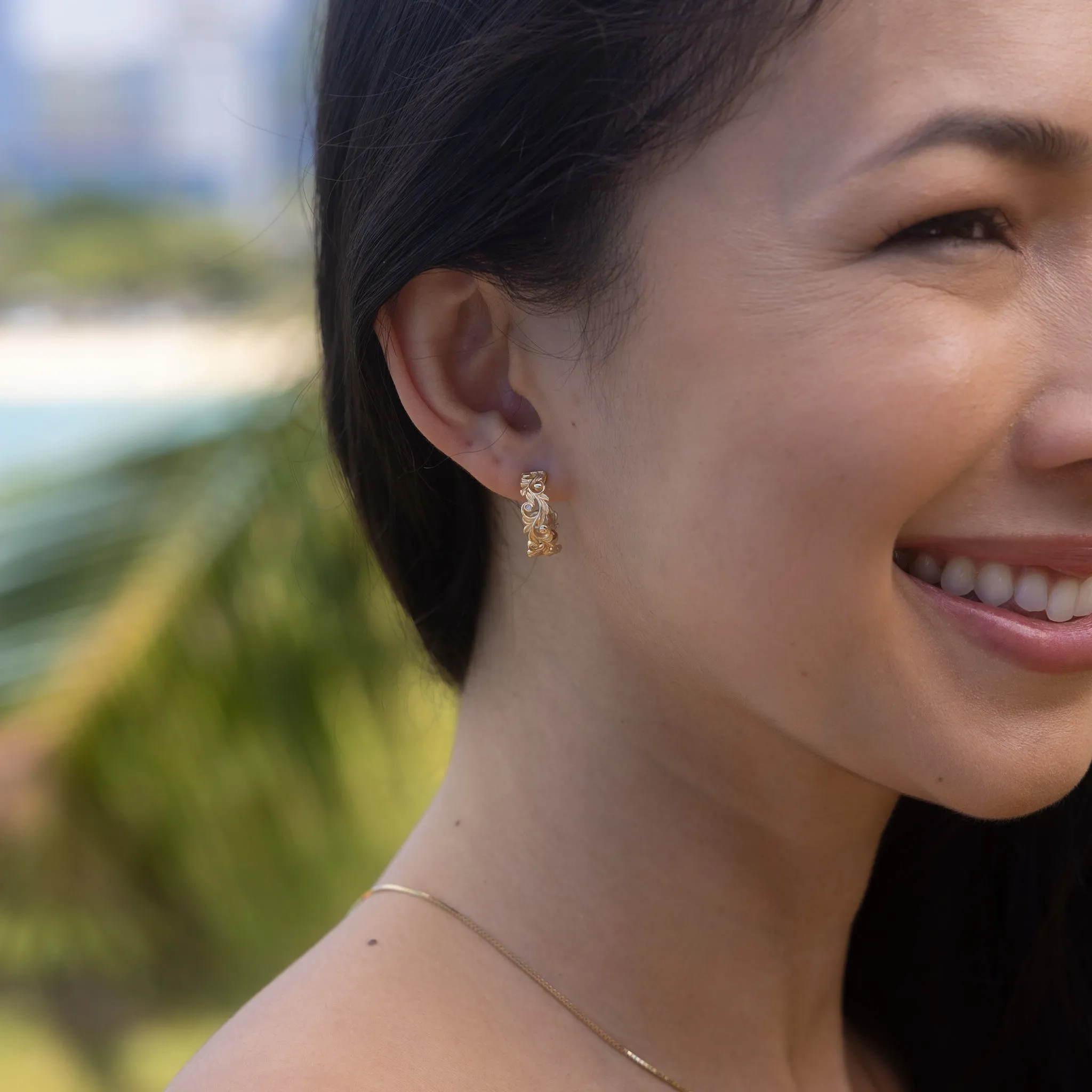 Living Heirloom Hoop Earrings in Gold with Diamonds - 6mm