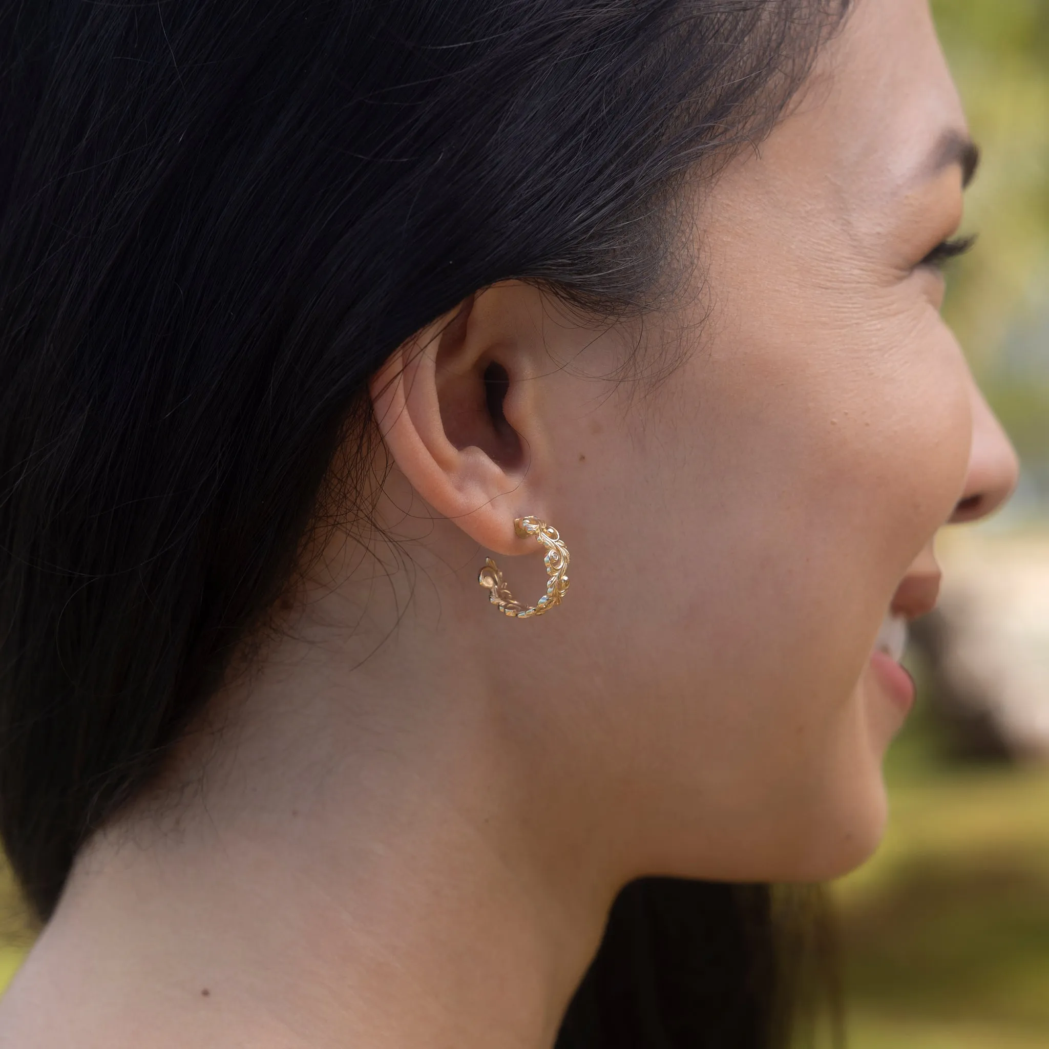 Living Heirloom Hoop Earrings in Gold with Diamonds - 6mm