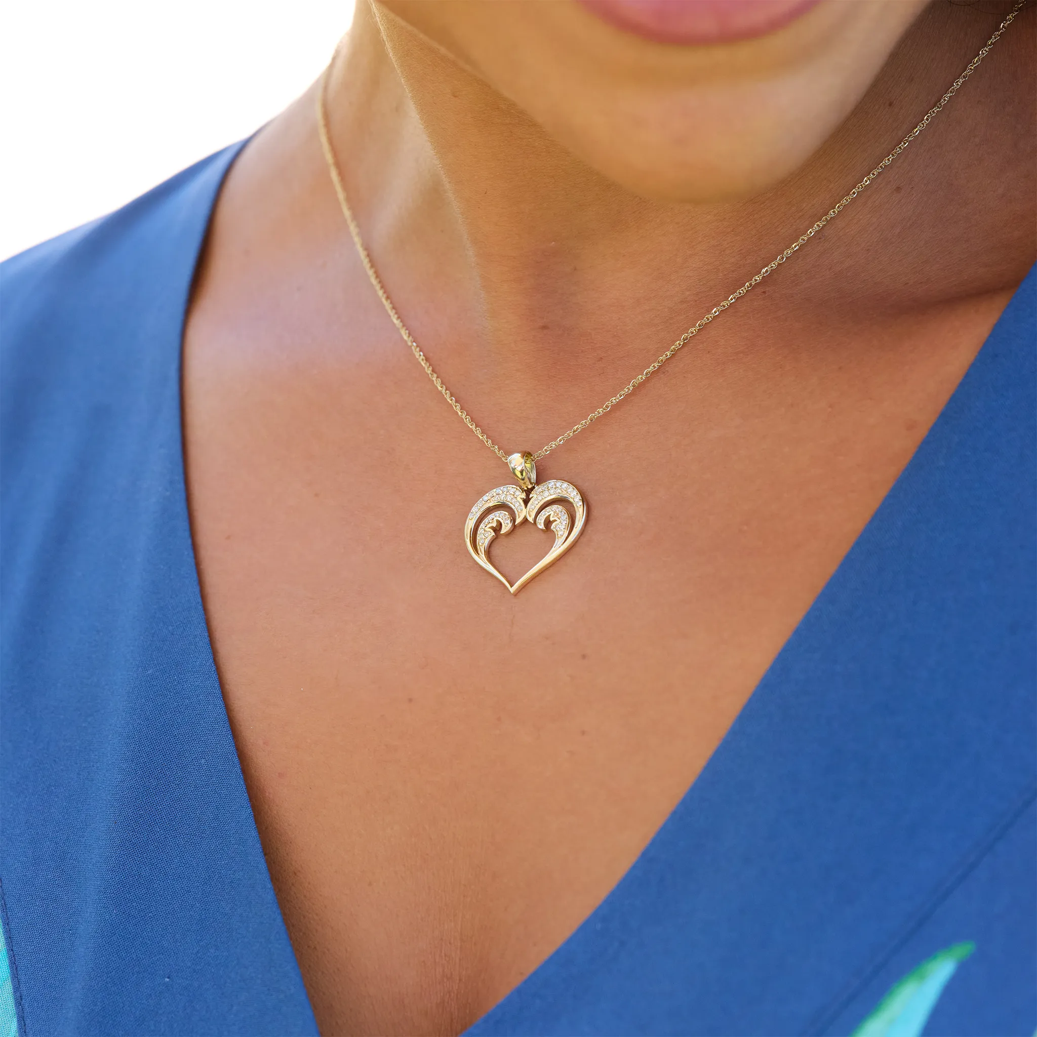 Nalu Heart Pendant in Gold with Diamonds - 20mm