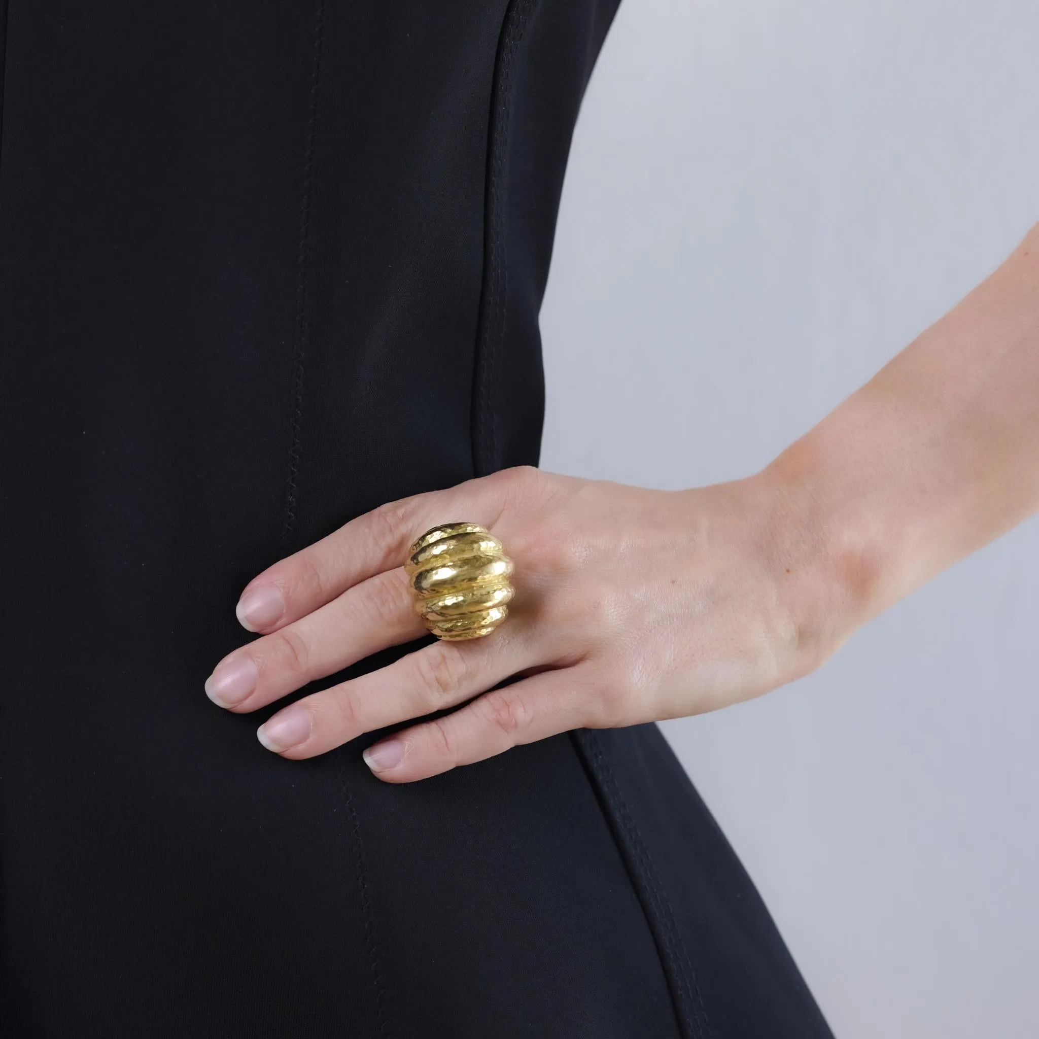 Vintage 18k hammered yellow gold dome ring